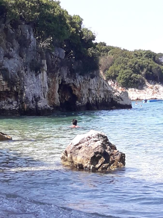 Vila Oscar Aparthotel Ksamil Buitenkant foto